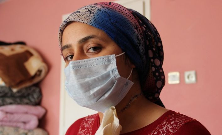 Boşanmak istedi çocuklarının gözü önünde boğazı kesildi