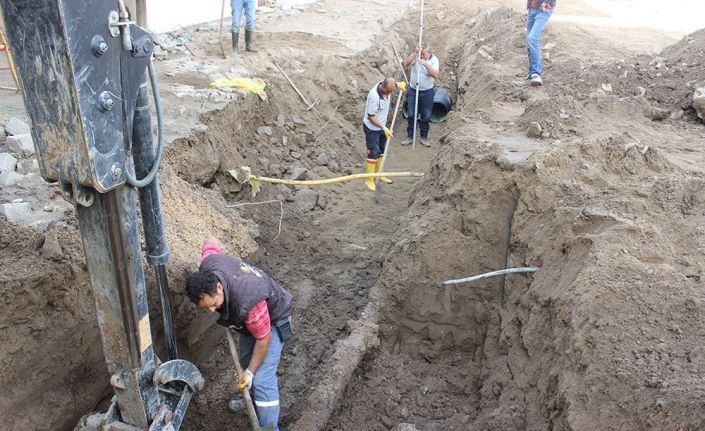 Burhaniye Belediye Başkanı Ali Kemal Deveciler “Çay caddesi su taşkınlarından kurtulacak”