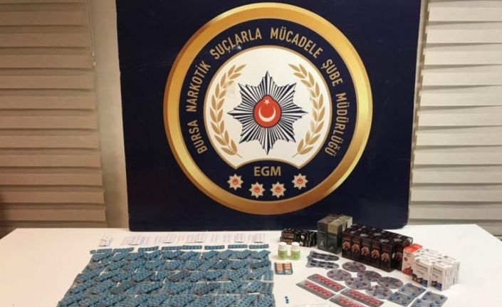 Bursa’da yapılan uyuşturucu operasyonunda 2 bin 589 adet hap ele geçirildi