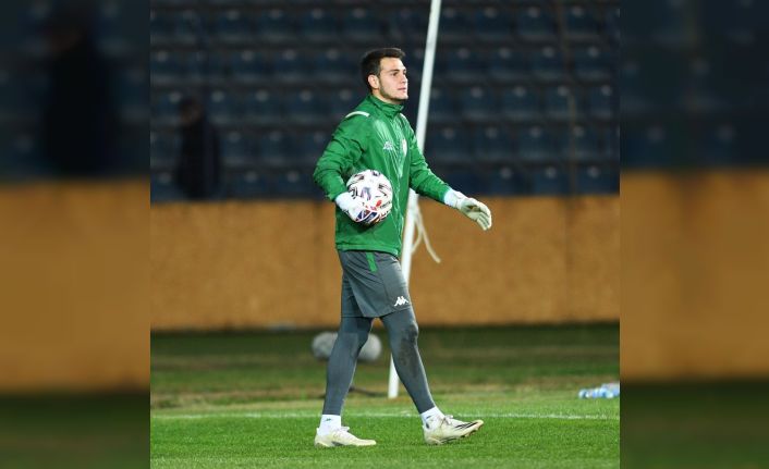Bursasporlu kaleci Deniz Aydın: “Durmadan, yorulmadan devam”
