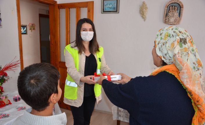 Büyükşehir Belediyesi merkez ve ilçelerde tablet yardımına devam ediyor