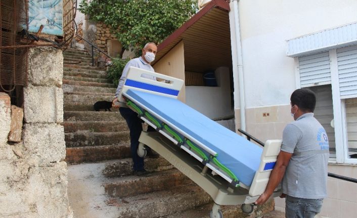 Büyükşehir Belediyesi’nden 14 vatandaşa hasta yatağı