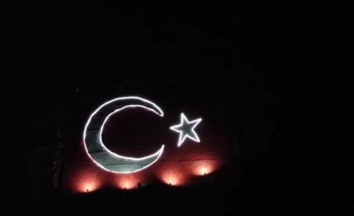 Çal Dağlarındaki Türk bayrağı Azerbaycan için geceyi aydınlattı