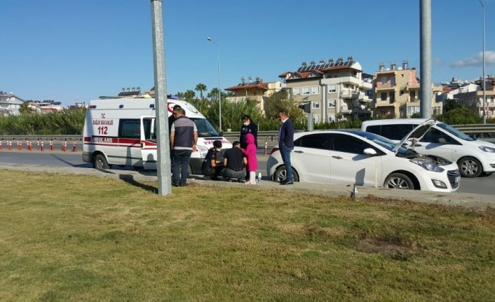 Çarptığı otomobili yoldan çıkarıp kaçtı, baba kız büyük korku yaşadı