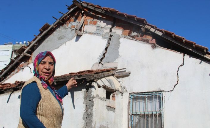 Çeyrek asır önce doldurulan arıklar üzerine yapılan evlerde diken üzerinde hayatlar
