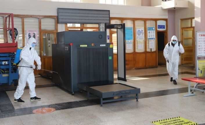 Covid-19 önlemleri kapsamında tren garı ve otobüs terminali dezenfekte edildi