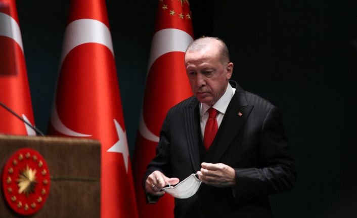 Cumhurbaşkanı Erdoğan: “Aşı için ilk etapta 50 milyon dozluk bir anlaşma yaptık. Önümüzdeki aydan itibaren aşının uygulanmasına başlanacak.”