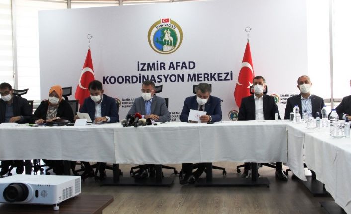 Cumhurbaşkanı Yardımcısı Oktay ve Bakan Koca depremle ilgili son bilgileri paylaştı