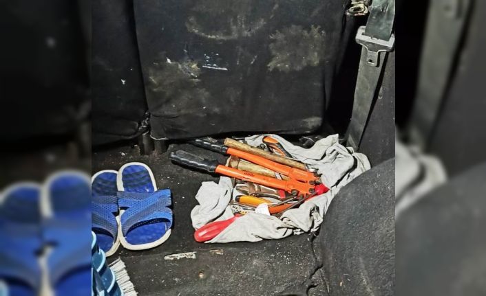 Datça’da tekne motoru hırsızları yakalandı