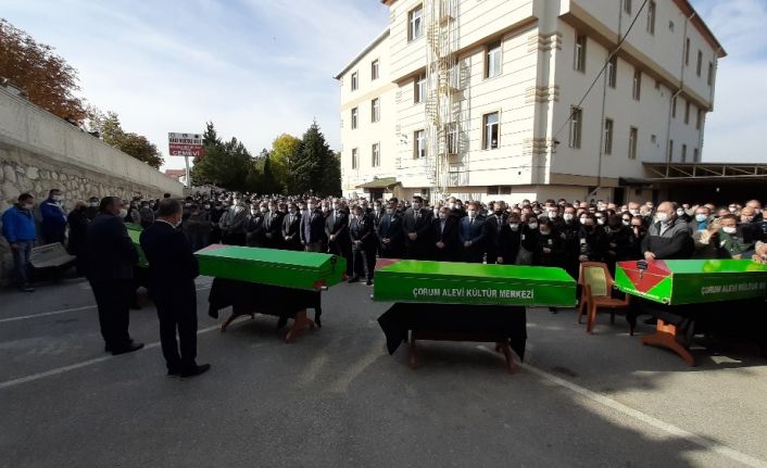 Depremde hayatını kaybeden babaanne ve 4 torunu son yolculuğuna uğurlandı