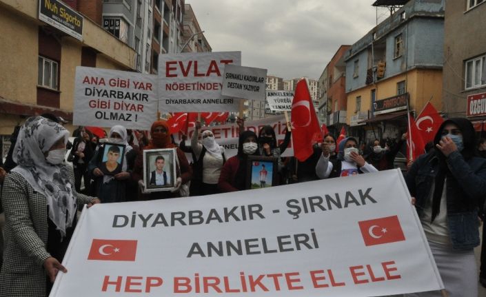 Diyarbakır anneleri Şırnak annelerine destek verdi, HDP’li vekil acılı annelere parmak salladı