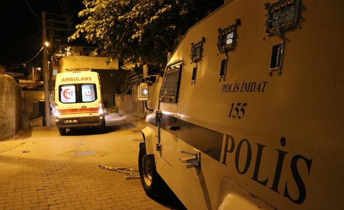 Diyarbakır’da 100’den fazla kurşunun sıkıldığı silahlı kavgada 1’i ağır 2 kişi yaralandı