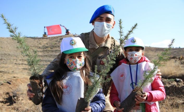 Elazığ’da 15 bin fidan toprakla buluştu