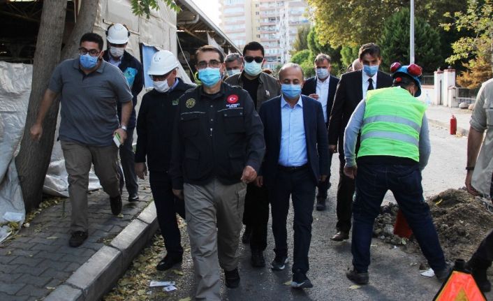 Enerji ve Tabii Kaynaklar Bakanı Dönmez: “İzmir’de elektrik ve doğal gaz verilmeyen bina kalmadı”