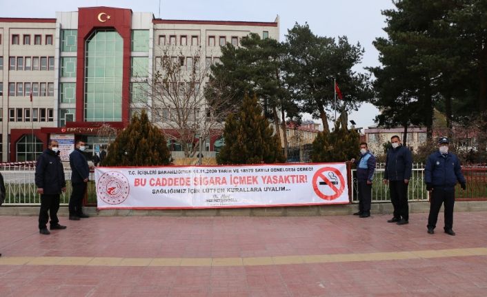 Erciş Belediyesi cadde ve sokaklara sigara yasağı uyarı görselleri astı