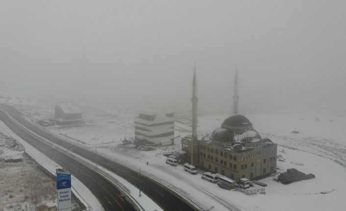 Erciyes beyaza büründü, ortaya kartpostallık görüntüler ortaya çıktı