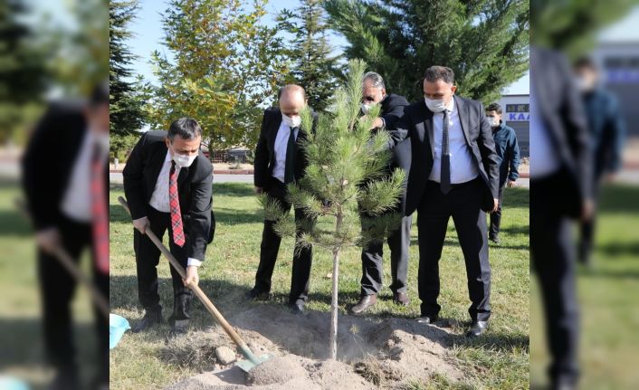 Erciyes Teknopark’da “Geleceğe Nefes” Fidanları Toprakla Buluşturuldu
