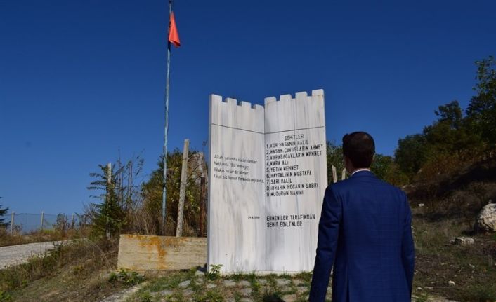 Ermeniler tarafından katledilenler anısına yapılan Şehitler Anıtına ziyaret