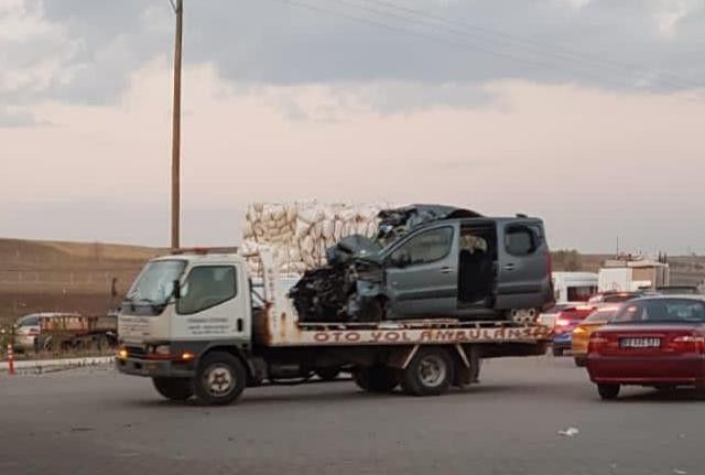Erzurum’da kamyonet traktöre çarptı: 2 yaralı