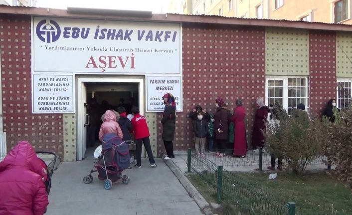 Erzurum’da “Üşüyen Çocuk Kalmasın” kampanyası kapsamında 2 bin çocuğa bot ve mont desteği verildi