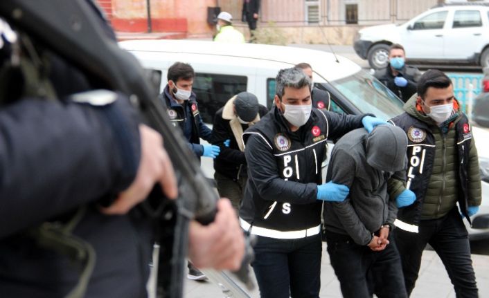 Erzurum’da uyuşturucu taciri 12 şahıs adliyeye sevk edildi
