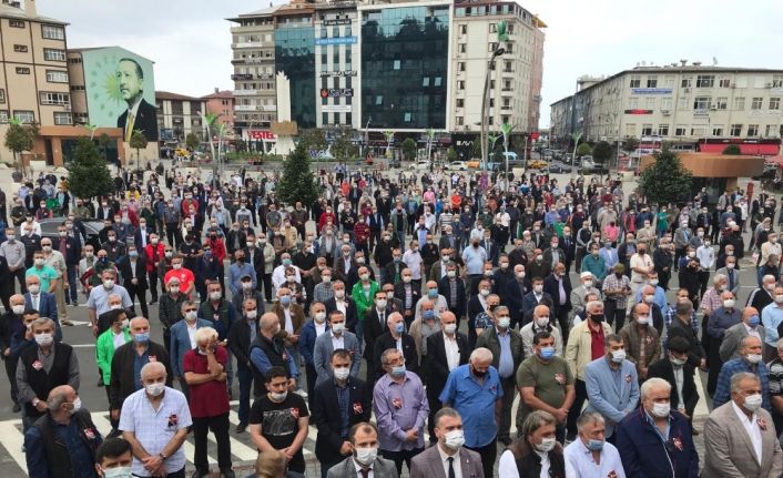 Eski Başbakan Mesut Yılmaz için memleketi Rize’de gıyabi cenaze namazı kılındı