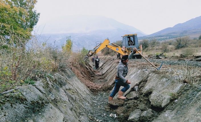 Eski ve bakıma ihtiyacı olan sulama kanalları yenileniyor