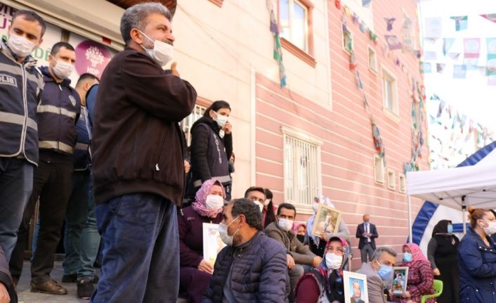 Evlat nöbetindeki aileler, çocuklarına domuz eti yedirildiğini öğrenince sinir krizi geçirdi