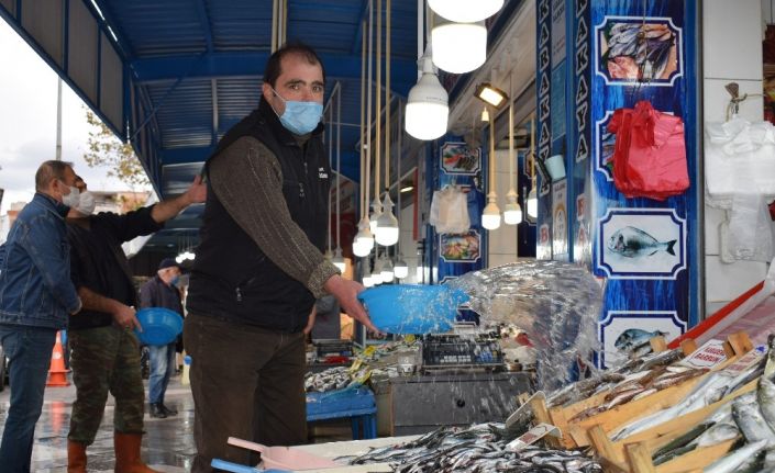 Fırtına balık fiyatlarını arttırdı