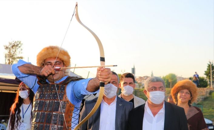 Geleneksel Okçuluk Toyunda oklar Ata’ya saygı için atıldı