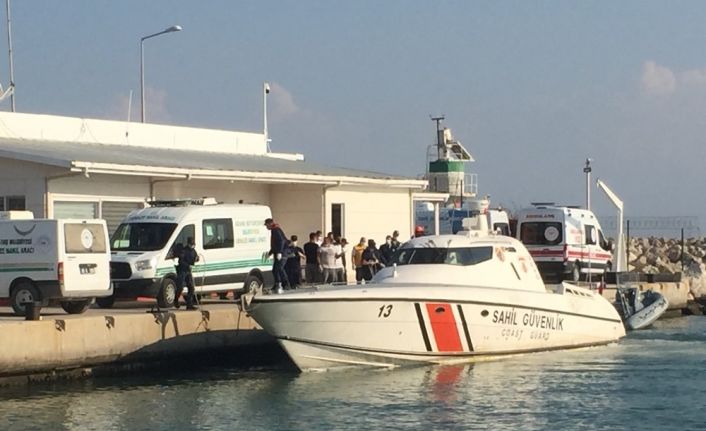 Gemiyle çarpışan teknedeki 4 kişinin cansız bedenleri getirildi