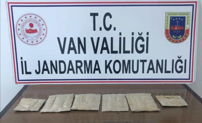 Gevaş’ta 1 kilo 408 gram eroin ile 3 kilo 50 gram metamfetamin ele geçirildi