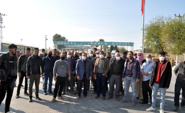 Gümrükte bekleyen şoförler eylem yaptı