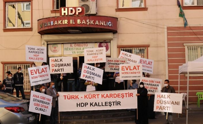 HDP yöneticilerinin ’Seçilmiş delegelerimizin isimleri var’ dediği defterde farklı kategorilerde aranan teröristler çıktı