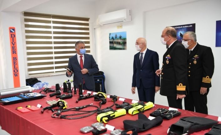 İçişleri Bakan Yardımcısı Erdil ve Vali Yazıcı Sahil Güvenlik Komutanlığı’nda incelemede bulundu