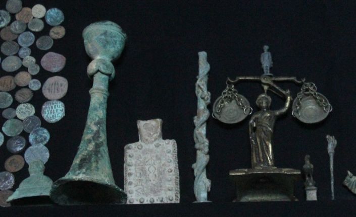 İlk tıp diploması olduğu iddia edilen tarihi eser Adana’da ele geçirildi