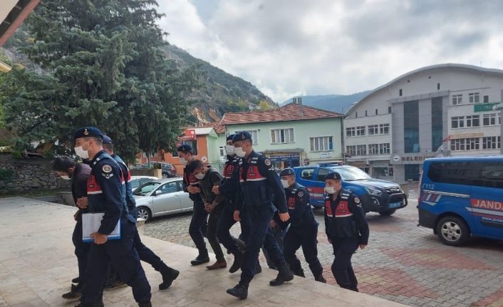 Isparta’da hırsızlık yaparken suçüstü yakalanan 3 kişi tutuklandı