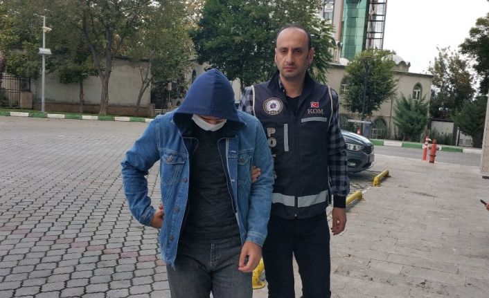 İstanbul merkezli FETÖ operasyonundan bir kişi adliyeye sevk edildi