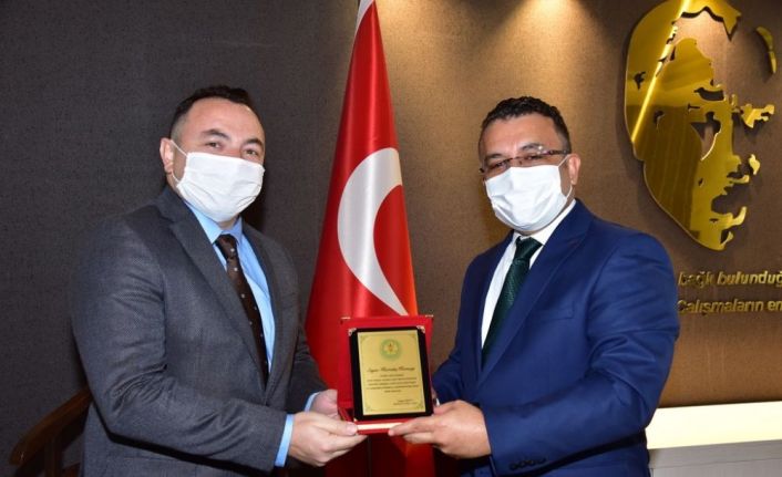 İzmir depreminde görev alan daire başkanlıklarına teşekkür plaketi