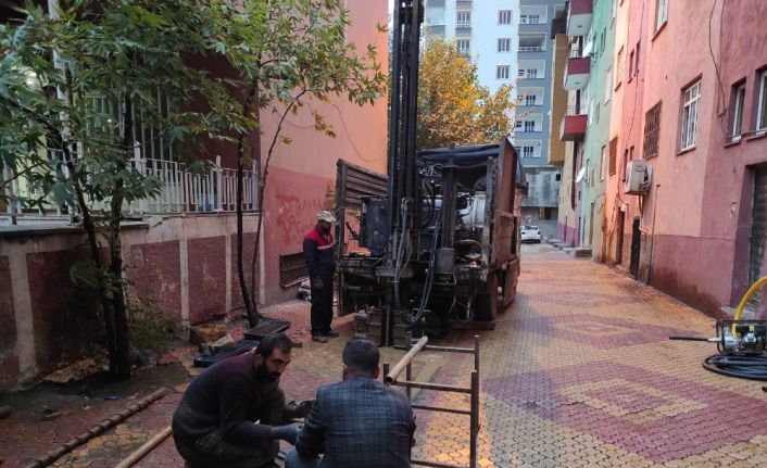 İzmir depreminden sonra tedirgin olan vatandaşlar binalarına sağlamlık testi yaptırıyor