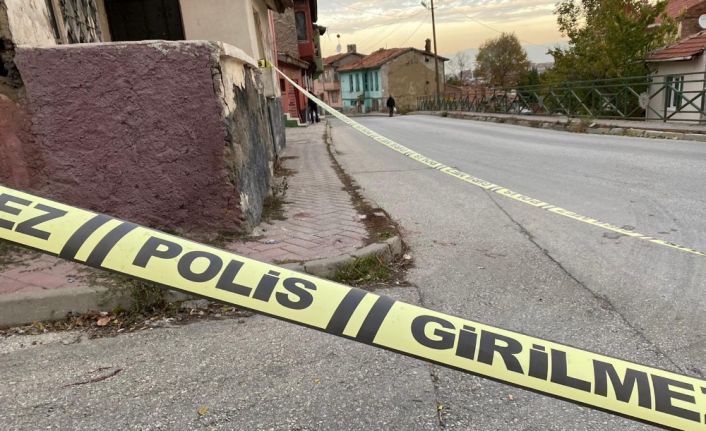 Kardeşi tarafından bıçaklanan abla kurtarılamadı