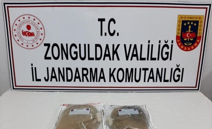 Kente 2 kilo uyuşturucu sokacaklardı, ilçe girişinde yakalandılar