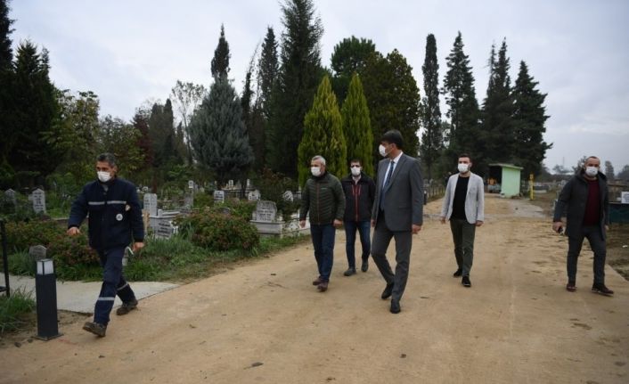 Kocaman, Uzunbey Mezarlığını ziyaret etti