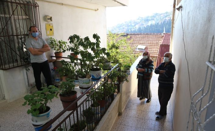 Korona virüsten bir hafta arayla ölen karı-koca yakınlarını yasa boğdu