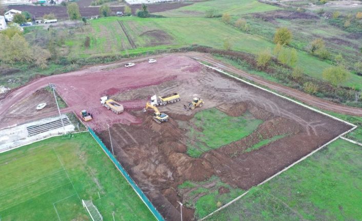 Kullar’a FIFA standartlarında futbol sahası