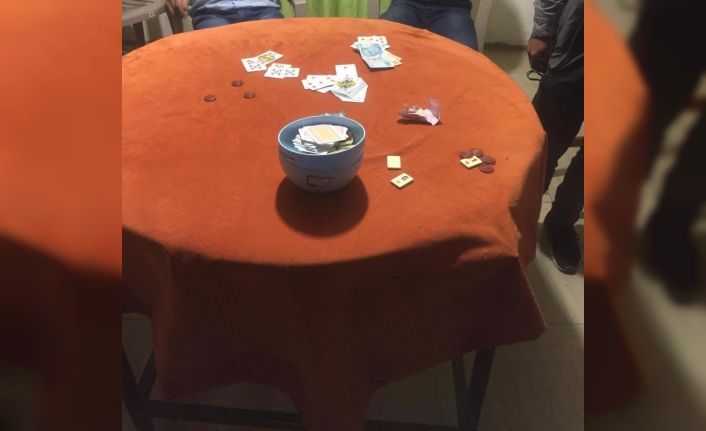 Kumar oynayan 4 kişiye toplamda 16 bin 75 TL idari para cezası