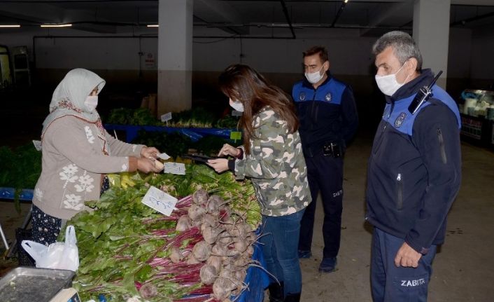 Kuşadası’ndaki pazar yerleri korona virüse karşı tam korumalı hale getirildi