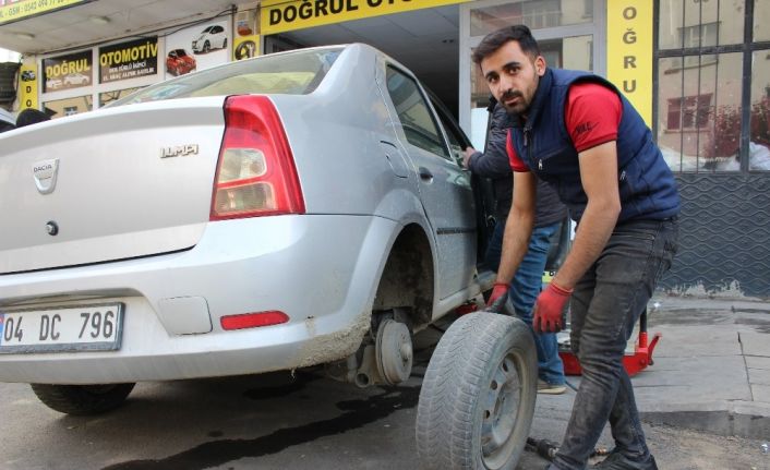 Lastikçilerin kış mesaisi başladı