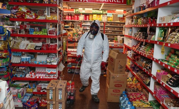 Merkezefendi Belediyesi, bakkal ve marketlerde dezenfekte çalışmaları yaptı