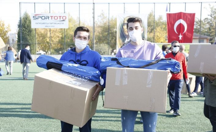 Merkezefendi Belediyesinden amatör spor kulüplerine malzeme desteği